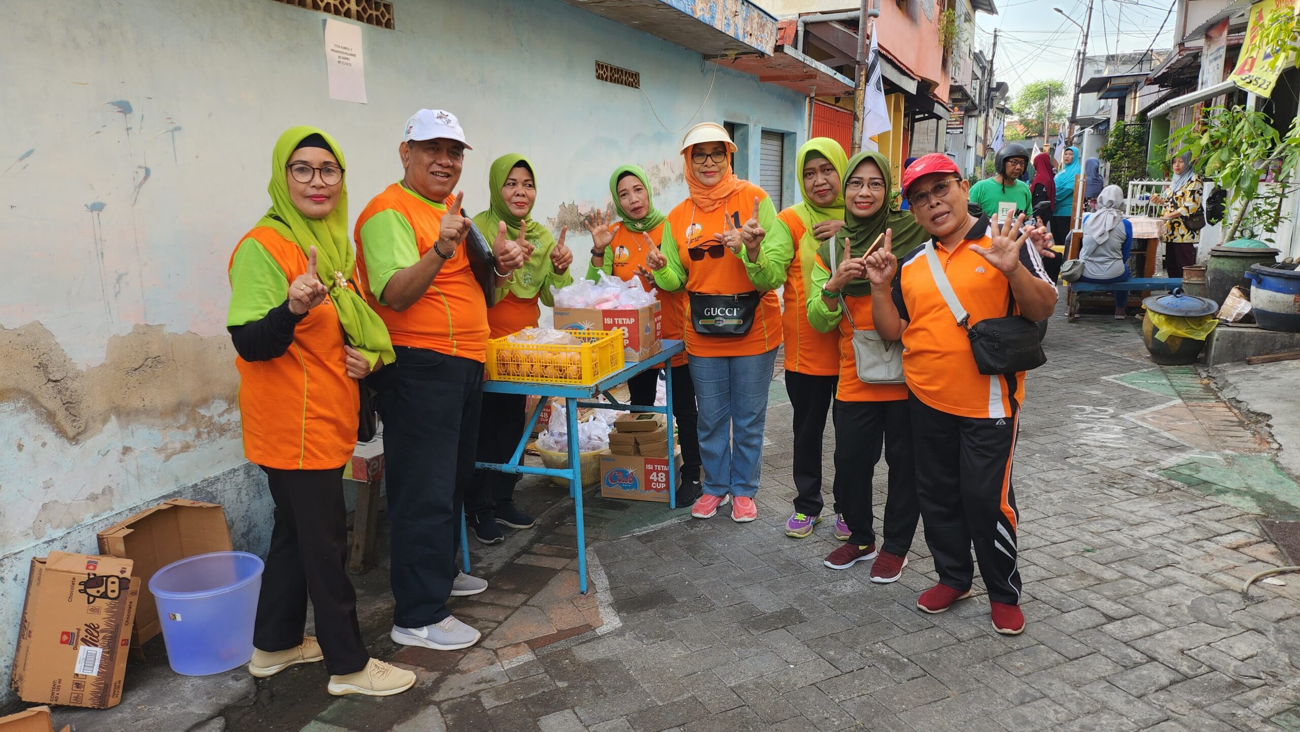 Dr.Ir H. SUMARZEN MARZUKI,-MM giat bersama warga Dukuh Pakis Surabaya